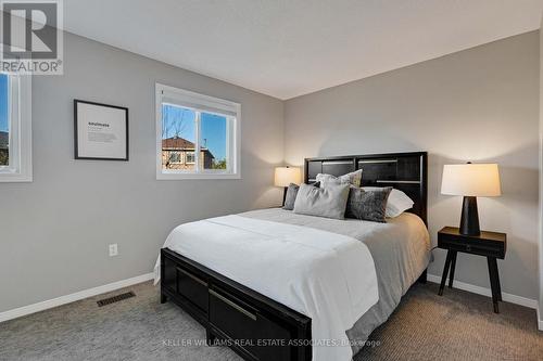 1321 Valerie Crescent, Oakville, ON - Indoor Photo Showing Bedroom