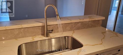 812 - 7 Lorraine Drive, Toronto, ON - Indoor Photo Showing Kitchen