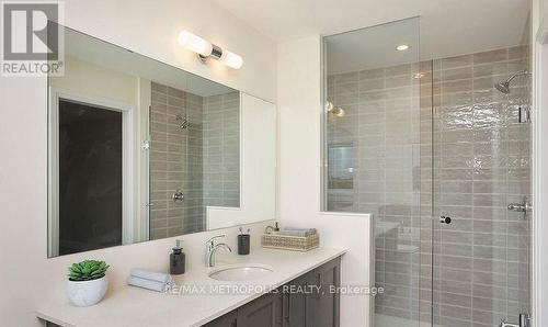 807 Smoothwater Lane, Pickering, ON - Indoor Photo Showing Bathroom