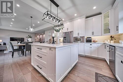 4605 Hancock Road, Clarington, ON - Indoor Photo Showing Kitchen With Upgraded Kitchen