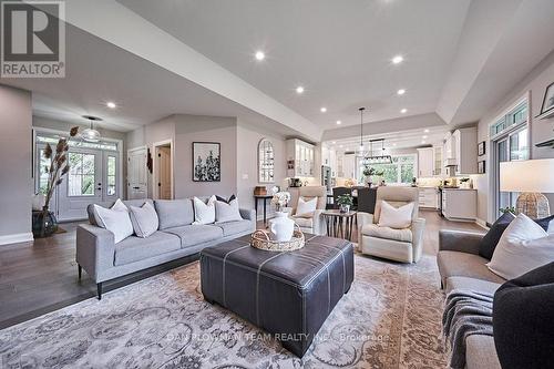 4605 Hancock Road, Clarington, ON - Indoor Photo Showing Living Room