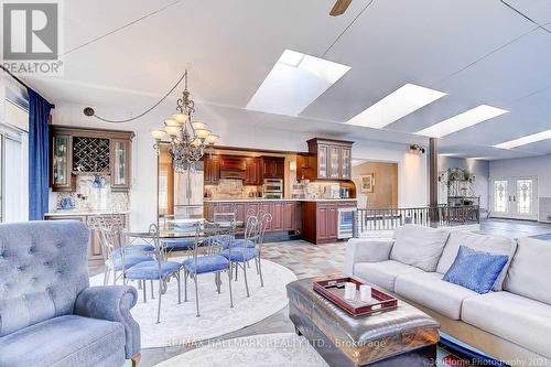 15 Shasta Drive, Vaughan, ON - Indoor Photo Showing Living Room