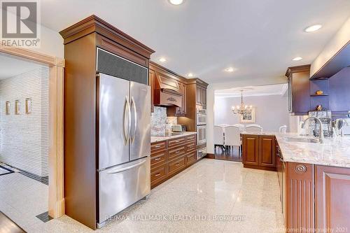 15 Shasta Drive, Vaughan, ON - Indoor Photo Showing Kitchen