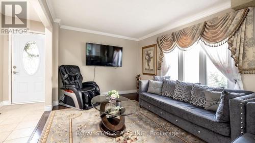 8 Sunshade Place, Brampton, ON - Indoor Photo Showing Living Room