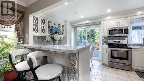 8 Sunshade Place, Brampton, ON - Indoor Photo Showing Kitchen With Upgraded Kitchen