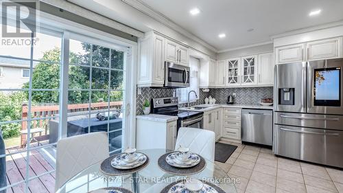 8 Sunshade Place, Brampton, ON - Indoor Photo Showing Kitchen With Upgraded Kitchen