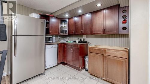 8 Sunshade Place, Brampton, ON - Indoor Photo Showing Kitchen