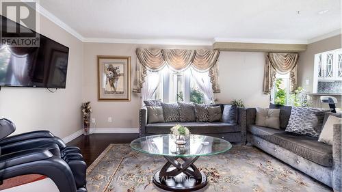 8 Sunshade Place, Brampton, ON - Indoor Photo Showing Living Room