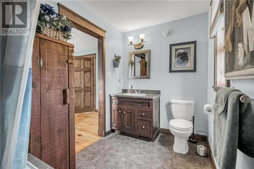 16214 Northfield Road, Lunenburg, ON - Indoor Photo Showing Bathroom