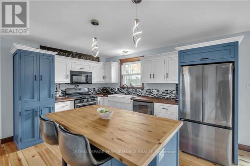 16214 Northfield Road, South Stormont, ON - Indoor Photo Showing Kitchen With Upgraded Kitchen