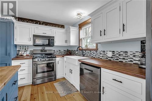 16214 Northfield Road, South Stormont, ON - Indoor Photo Showing Kitchen