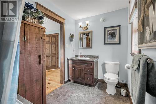 16214 Northfield Road, South Stormont, ON - Indoor Photo Showing Bathroom