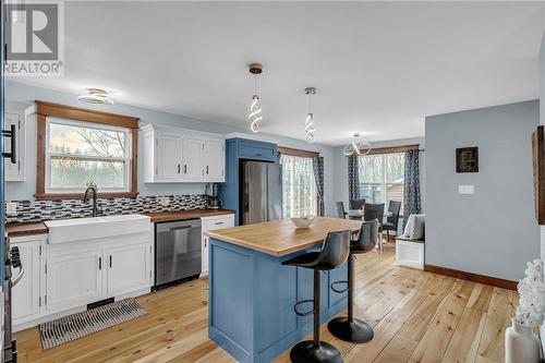 16214 Northfield Road, Lunenburg, ON - Indoor Photo Showing Kitchen With Upgraded Kitchen