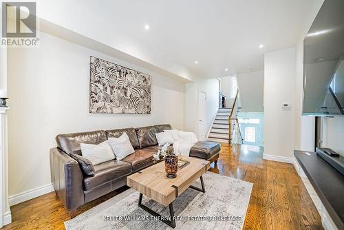 29 - 180 Blue Willow Drive, Vaughan (East Woodbridge), ON - Indoor Photo Showing Living Room