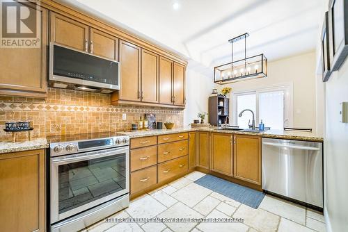 29 - 180 Blue Willow Drive, Vaughan (East Woodbridge), ON - Indoor Photo Showing Kitchen With Stainless Steel Kitchen