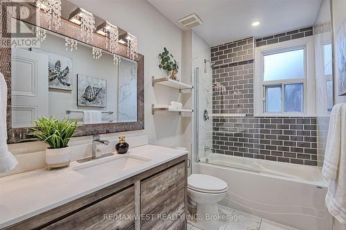 427 Strathmore Boulevard, Toronto, ON - Indoor Photo Showing Bathroom