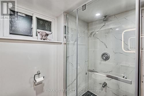 427 Strathmore Boulevard, Toronto, ON - Indoor Photo Showing Bathroom