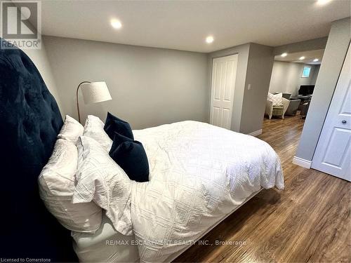 312 East 45Th Street, Hamilton, ON - Indoor Photo Showing Bedroom