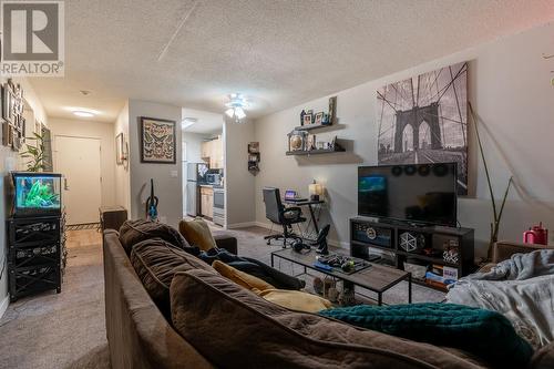 815 Southill Street Unit# 303, Kamloops, BC - Indoor Photo Showing Living Room