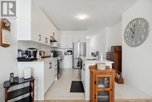 81 Season Crescent, Wasaga Beach, ON - Indoor Photo Showing Kitchen With Upgraded Kitchen