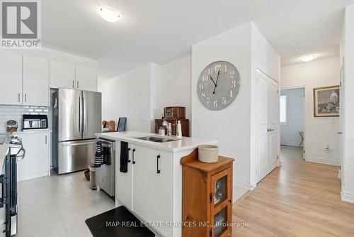 81 Season Crescent, Wasaga Beach, ON - Indoor Photo Showing Kitchen With Double Sink