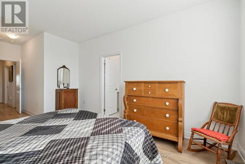 81 Season Crescent, Wasaga Beach, ON - Indoor Photo Showing Bedroom