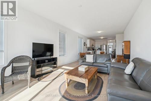 81 Season Crescent, Wasaga Beach, ON - Indoor Photo Showing Living Room