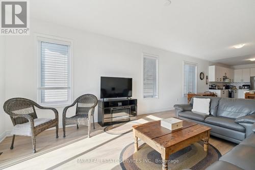 81 Season Crescent, Wasaga Beach, ON - Indoor Photo Showing Living Room