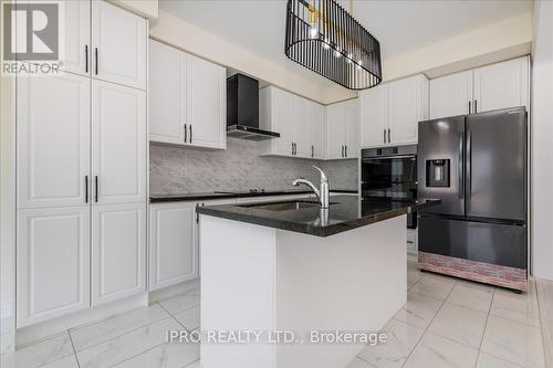 78 Lorne Thomas Place, New Tecumseth, ON - Indoor Photo Showing Kitchen