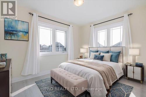 78 Lorne Thomas Place, New Tecumseth, ON - Indoor Photo Showing Bedroom