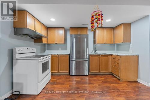 14 Fontaine Court, Brampton, ON - Indoor Photo Showing Kitchen