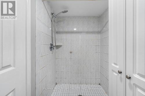 14 Fontaine Court, Brampton, ON - Indoor Photo Showing Bathroom