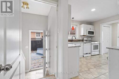 14 Fontaine Court, Brampton, ON - Indoor Photo Showing Kitchen