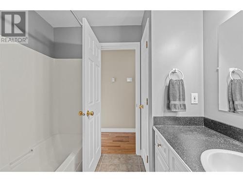 1186 Currie Avenue, Chase, BC - Indoor Photo Showing Bathroom