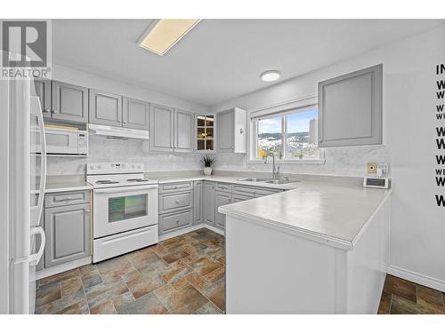 1186 Currie Avenue, Chase, BC - Indoor Photo Showing Kitchen