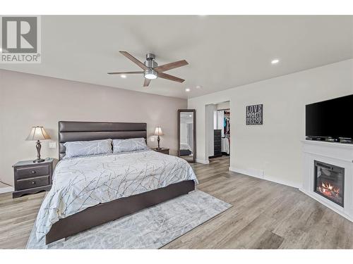 1186 Currie Avenue, Chase, BC - Indoor Photo Showing Bedroom