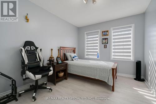 1609 Avonmore Square, Pickering, ON - Indoor Photo Showing Bedroom