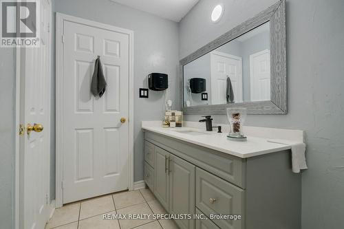 1609 Avonmore Square, Pickering, ON - Indoor Photo Showing Bathroom