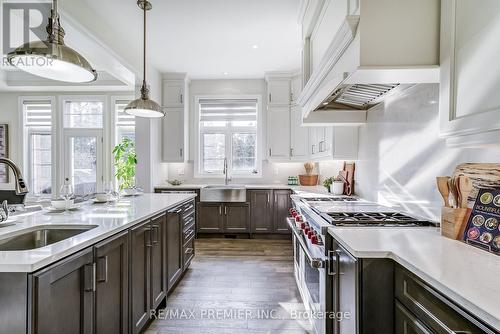 157 Klein Mills Road, Vaughan, ON - Indoor Photo Showing Kitchen With Upgraded Kitchen