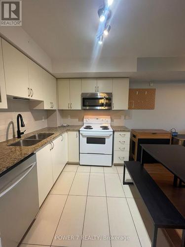 311 - 75 Norman Bethune Avenue, Richmond Hill, ON - Indoor Photo Showing Kitchen With Double Sink