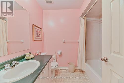 22 Lent Crescent, Brampton, ON - Indoor Photo Showing Bathroom