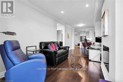 803 - 505 Talbot Street, London, ON - Indoor Photo Showing Living Room