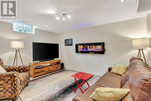 35 Viking Lane, Norfolk, ON - Indoor Photo Showing Living Room