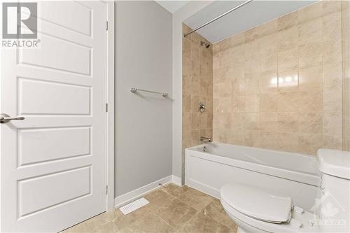 667 Fenwick Way, Ottawa, ON - Indoor Photo Showing Bathroom