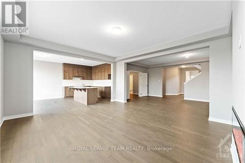 667 Fenwick Way, Ottawa, ON - Indoor Photo Showing Kitchen