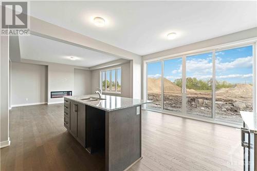 667 Fenwick Way, Ottawa, ON - Indoor Photo Showing Kitchen With Double Sink