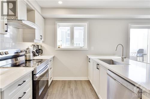 Kitchen - 36 Limnos Lane, Ottawa, ON - Indoor Photo Showing Kitchen With Upgraded Kitchen