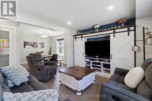 52 Ghent Street, St. Catharines (442 - Vine/Linwell), ON - Indoor Photo Showing Living Room