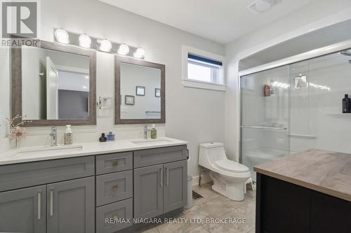 52 Ghent Street, St. Catharines (442 - Vine/Linwell), ON - Indoor Photo Showing Bathroom