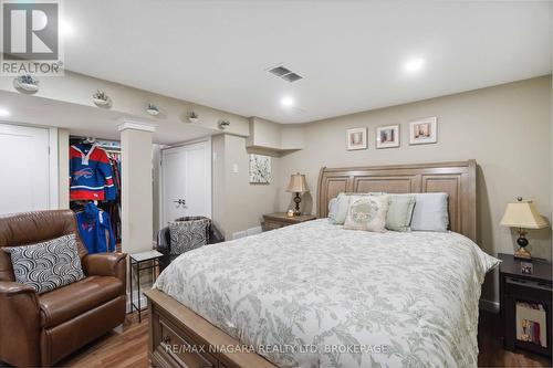 52 Ghent Street, St. Catharines (442 - Vine/Linwell), ON - Indoor Photo Showing Bedroom